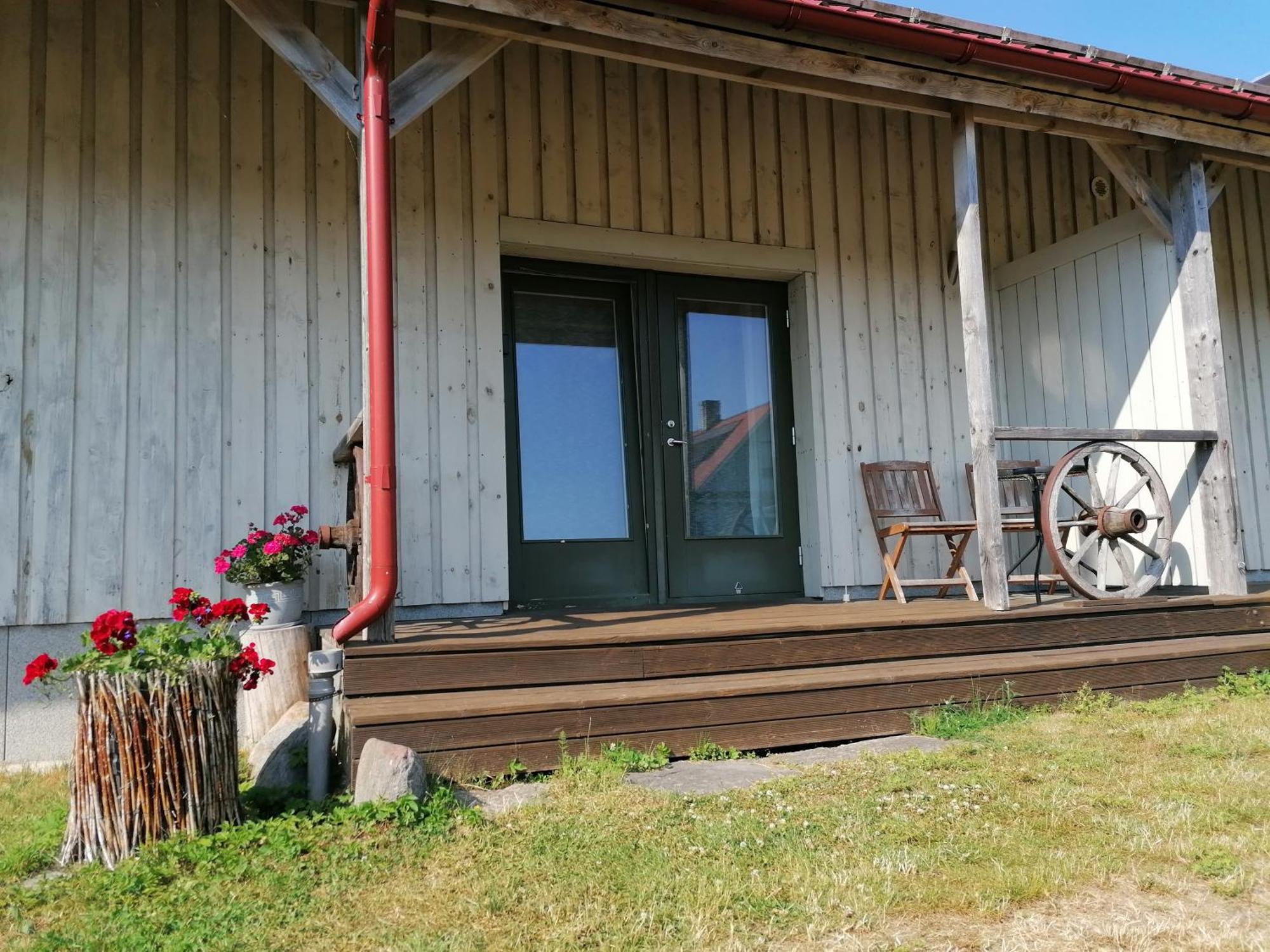 Piibelehe Guest Accommodation Kuressaare Exteriör bild