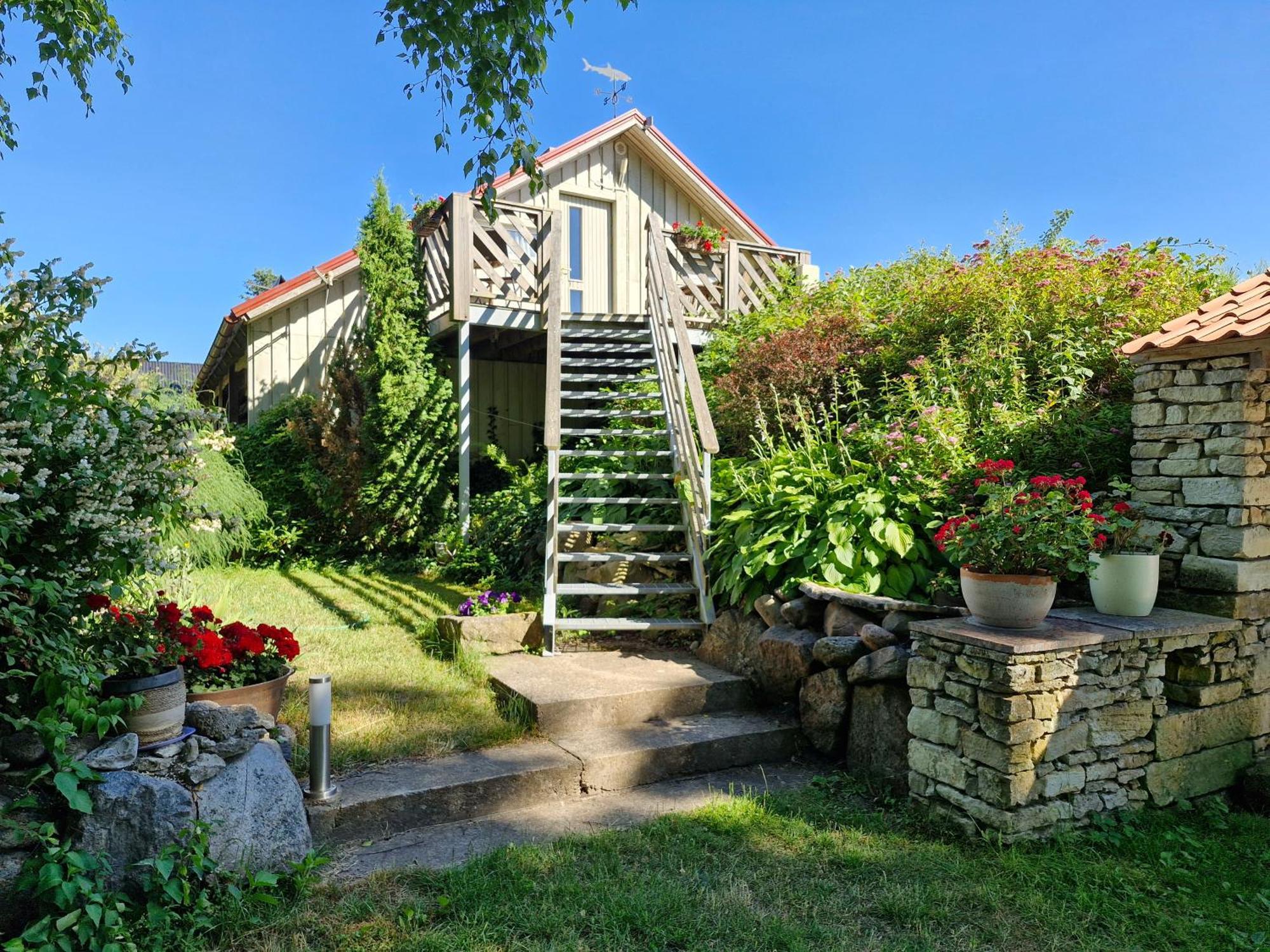 Piibelehe Guest Accommodation Kuressaare Exteriör bild