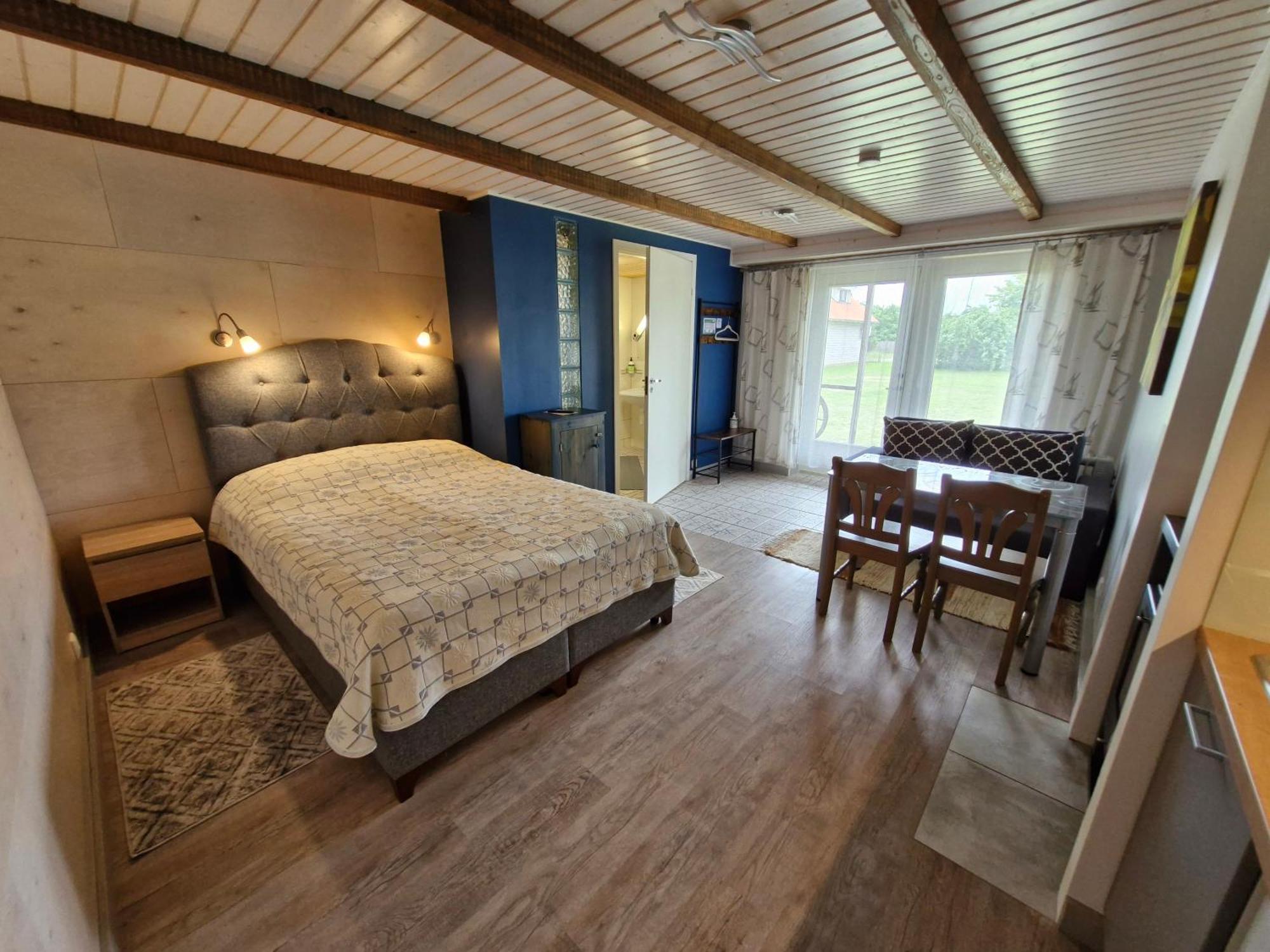 Piibelehe Guest Accommodation Kuressaare Exteriör bild